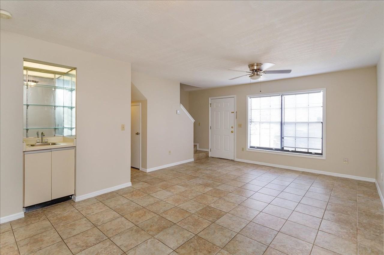 7328 Forest Hill Ct - Photo 3 of 13