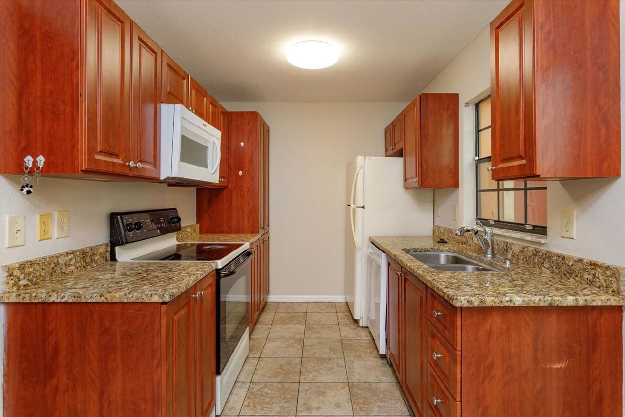7328 Forest Hill Ct - Photo 5 of 13