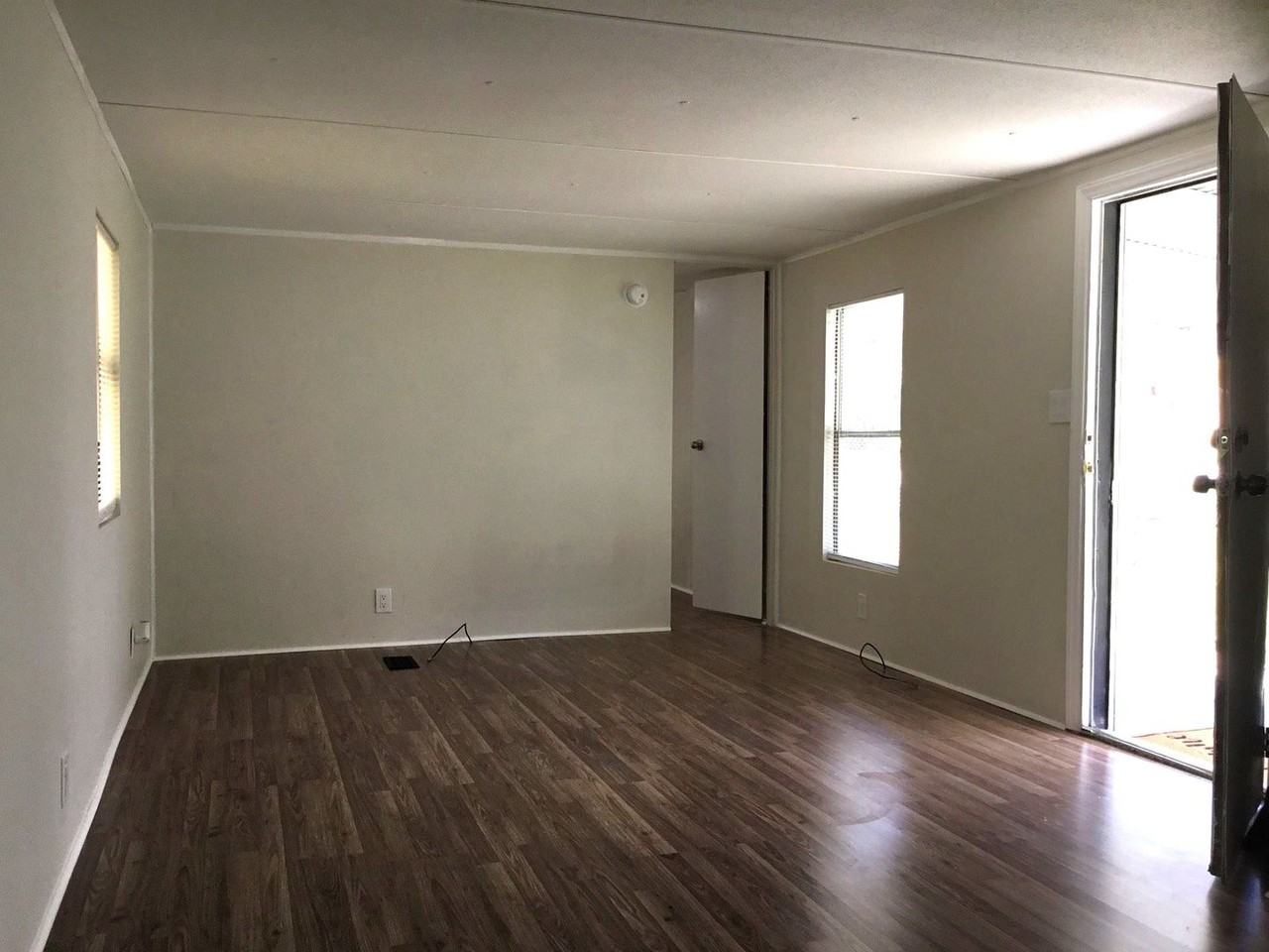 115 Woodrow St - Photo 2 of 9