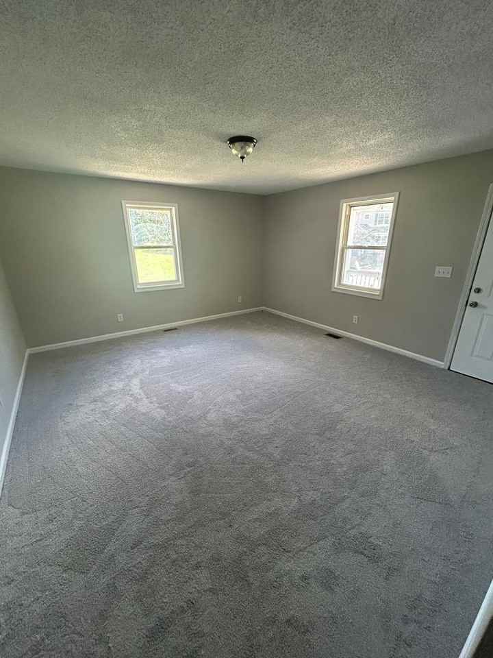 111 Stall St - Photo 2 of 10