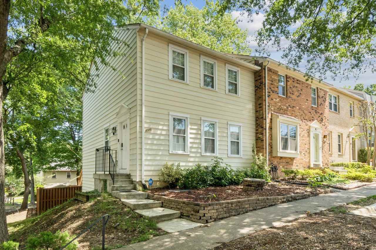 8358 Stationhouse Ct - Photo 2 of 6