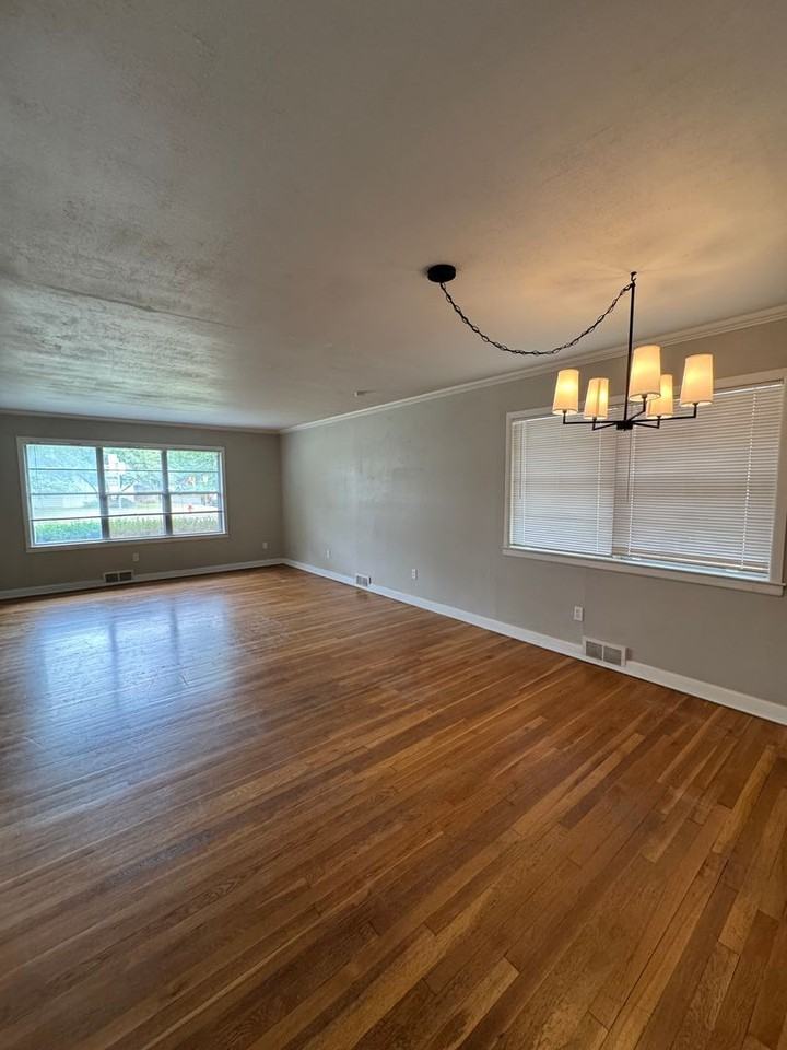 2801 20th St - Photo 3 of 12