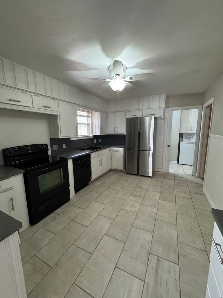 2801 20th St - Photo 4 of 12