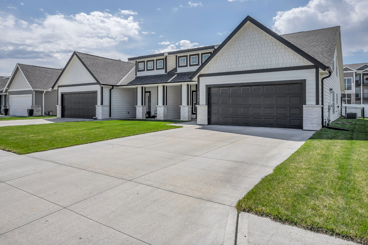 23817 Harvest Heights Cir - Photo 3 of 21