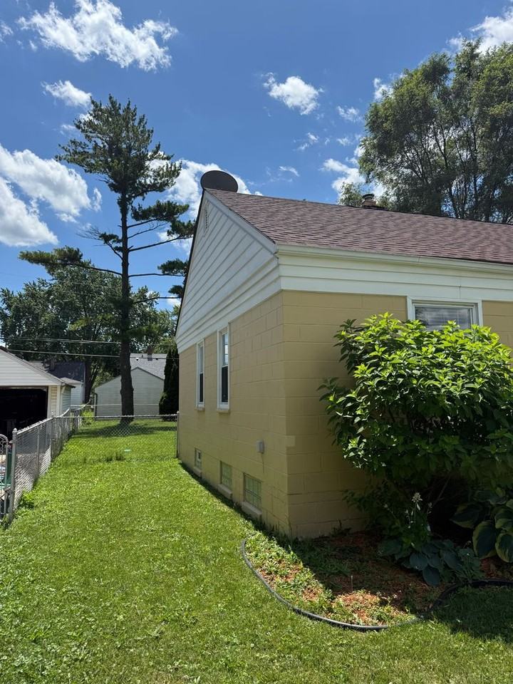 24123 Notre Dame St - Photo 2 of 25