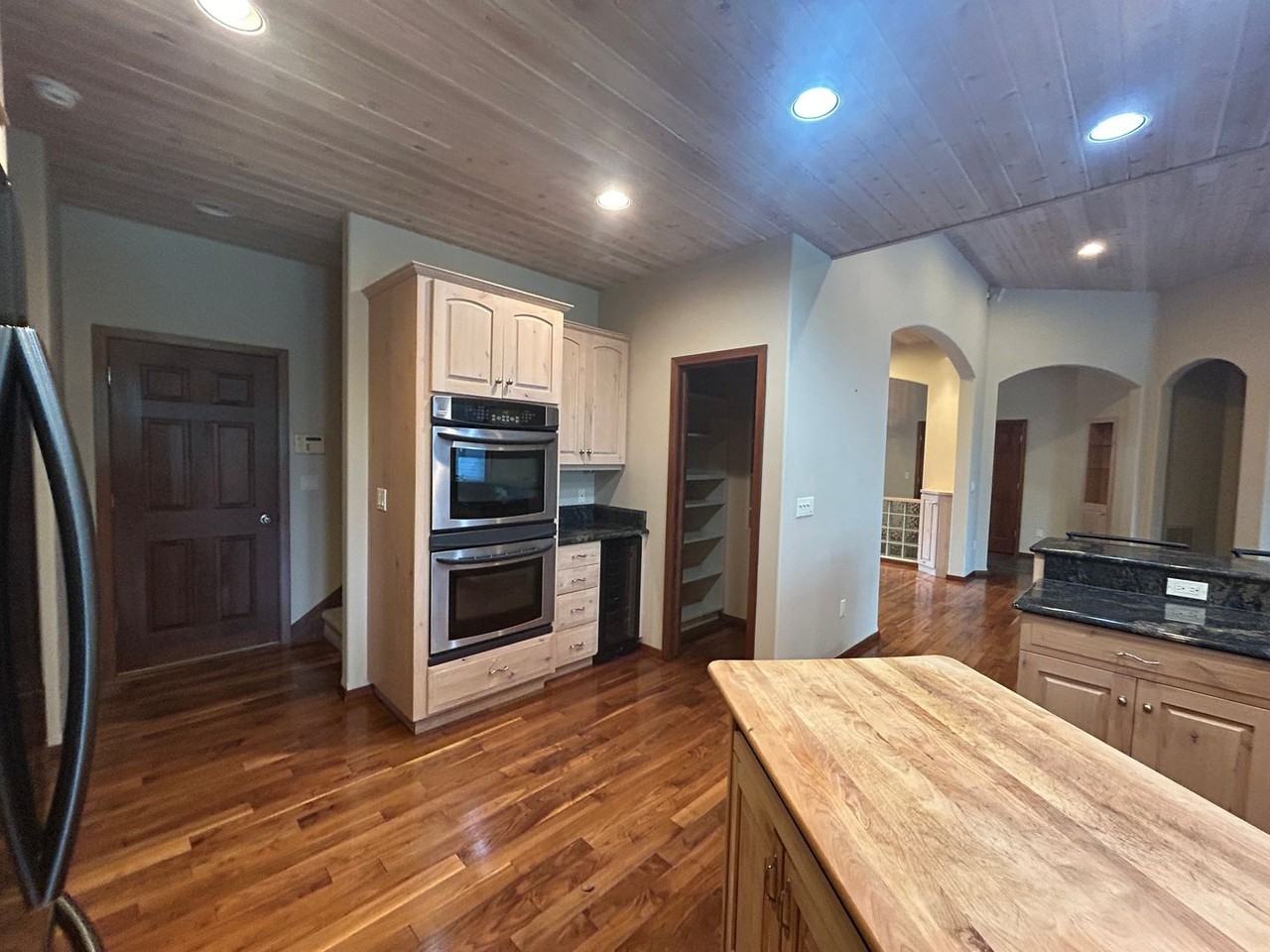 1096 Swan Horseshoe Dr - Photo 3 of 50