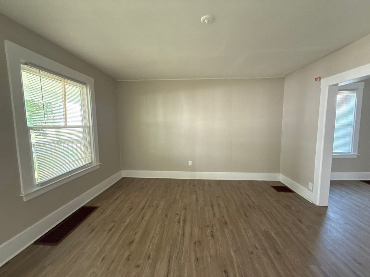 6130 Beniteau St - Photo 6 of 10