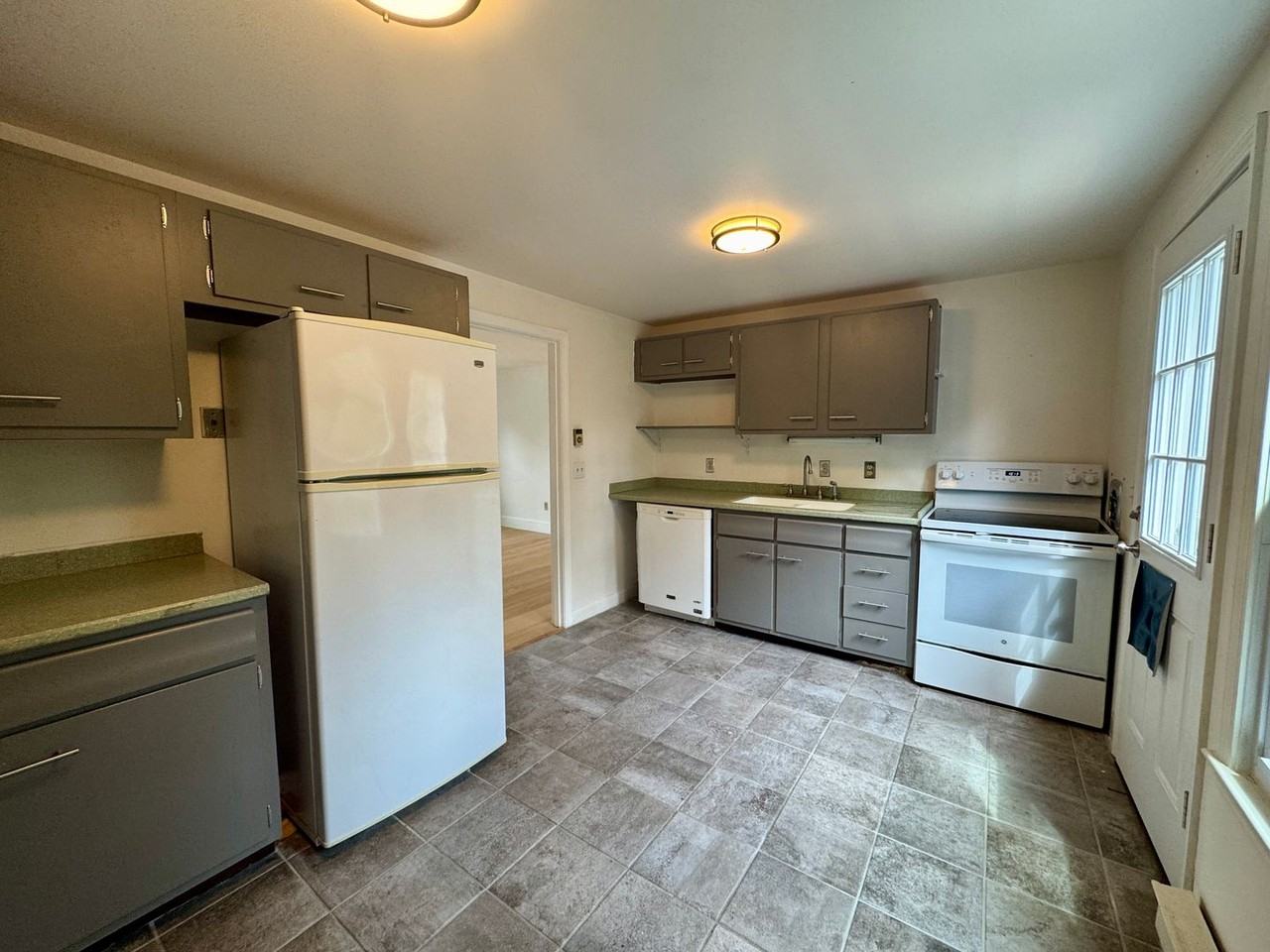 27 Minott St - Photo 2 of 13