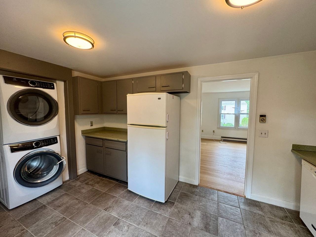 27 Minott St - Photo 3 of 13