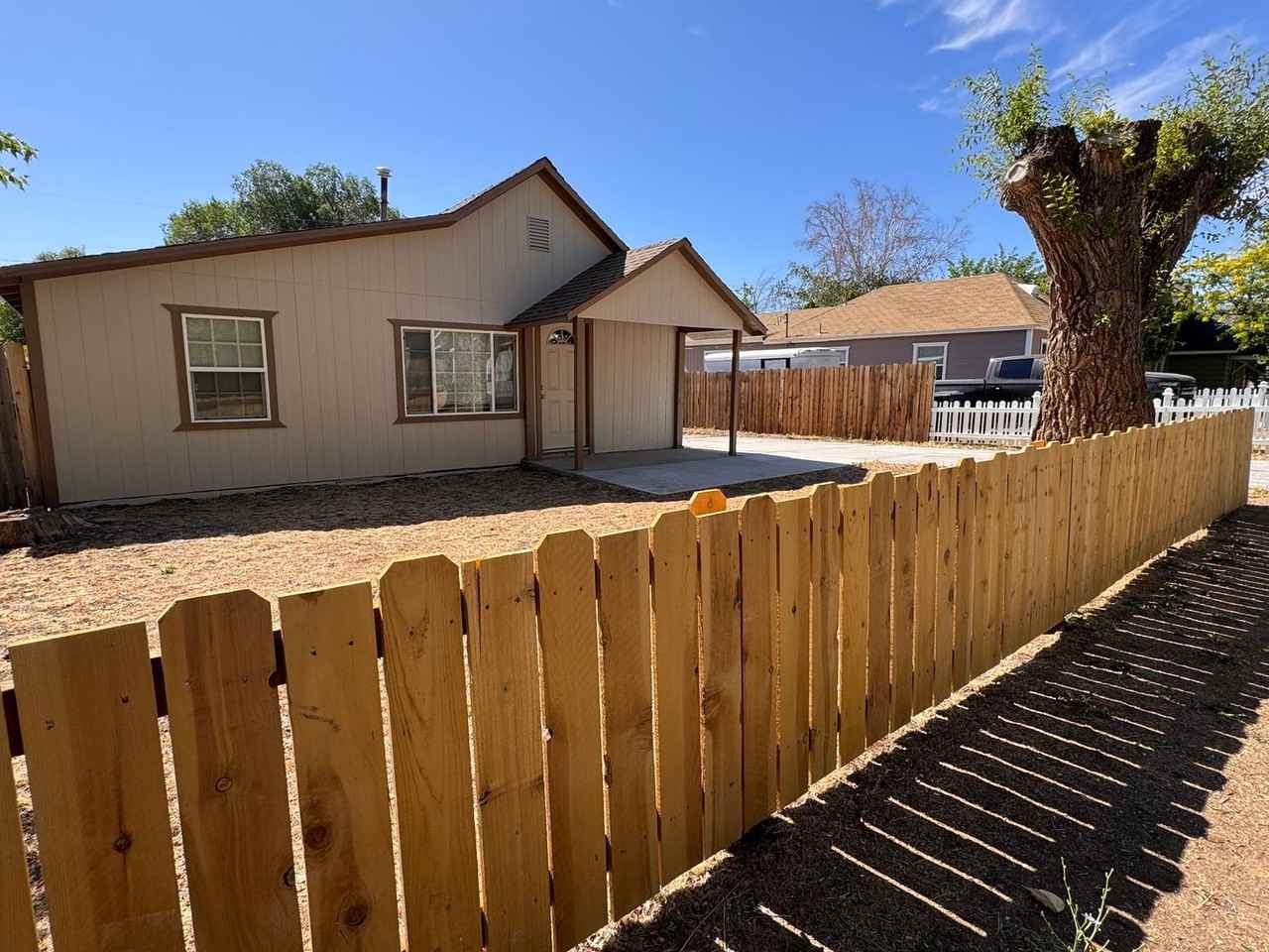 325 N Gilman St - Photo 2 of 26