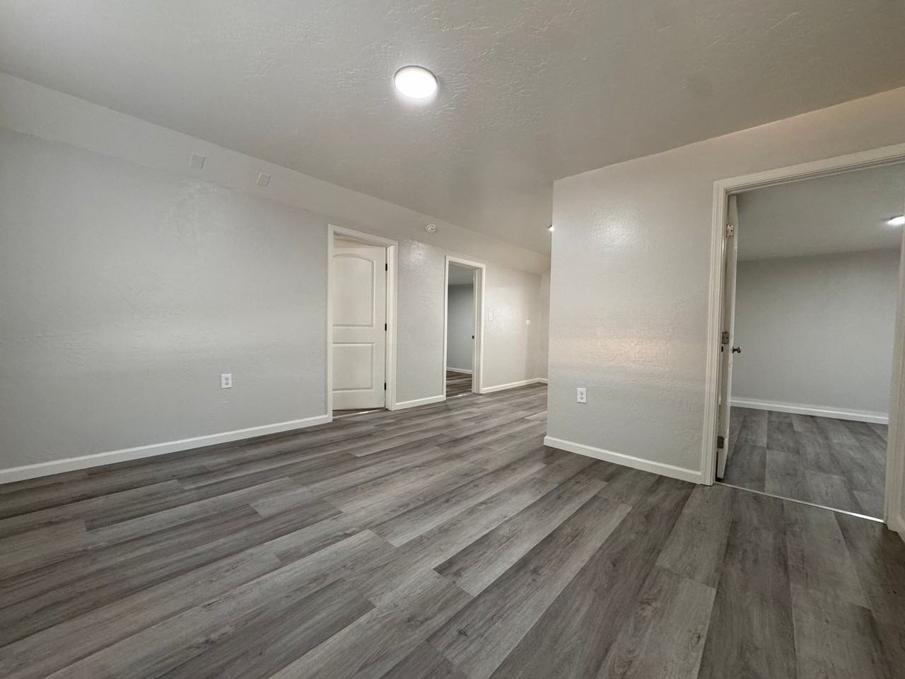 325 N Gilman St - Photo 3 of 26