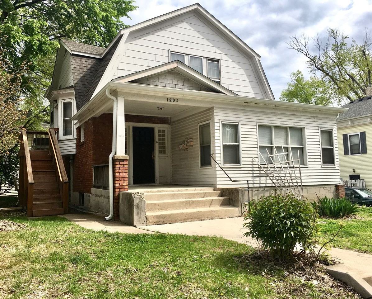 1203 E Walnut St #D - Photo 2 of 20