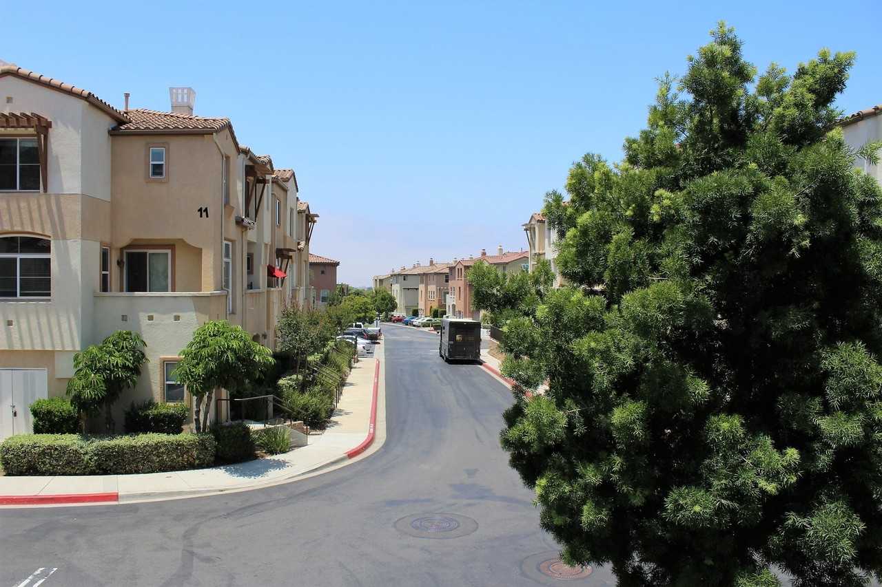 441 Almond Rd - Photo 2 of 16