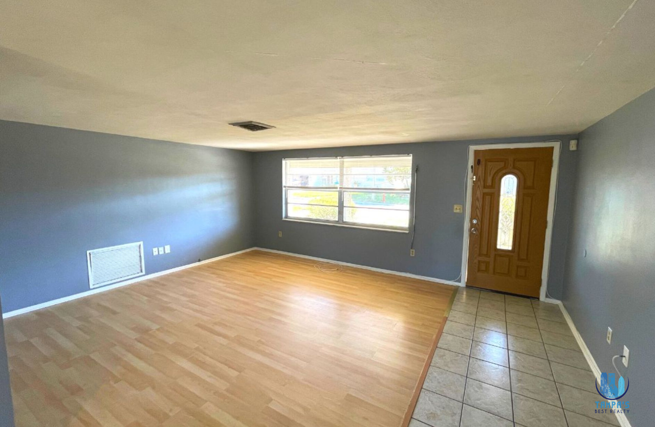 7335 Ashwood Dr - Photo 2 of 12