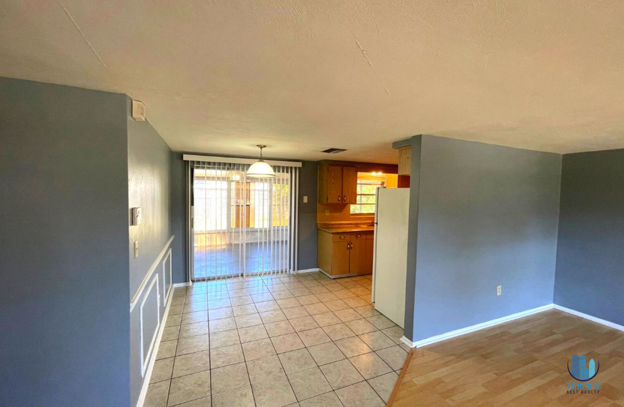 7335 Ashwood Dr - Photo 3 of 12