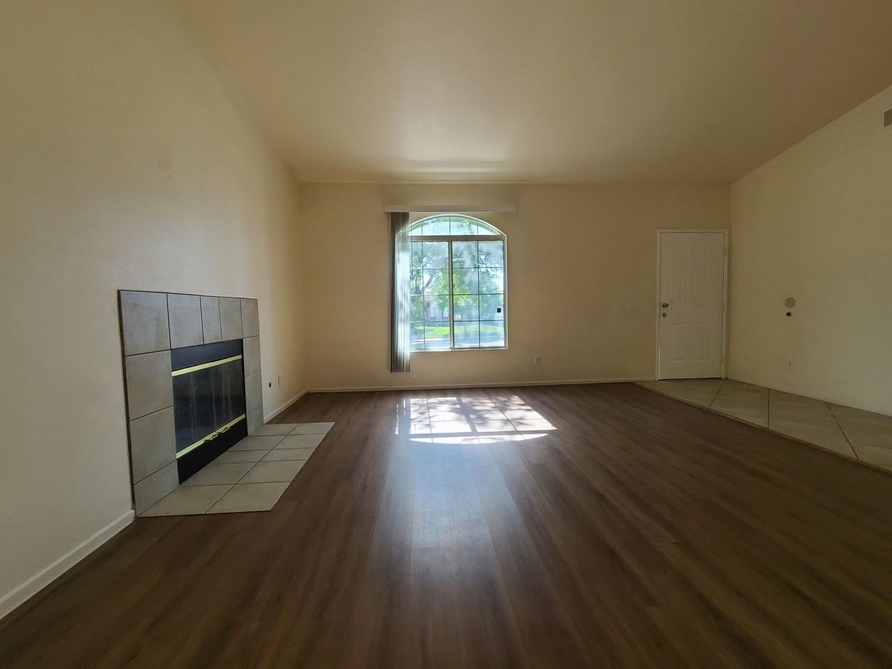 1204 Sycamore Ct - Photo 3 of 24