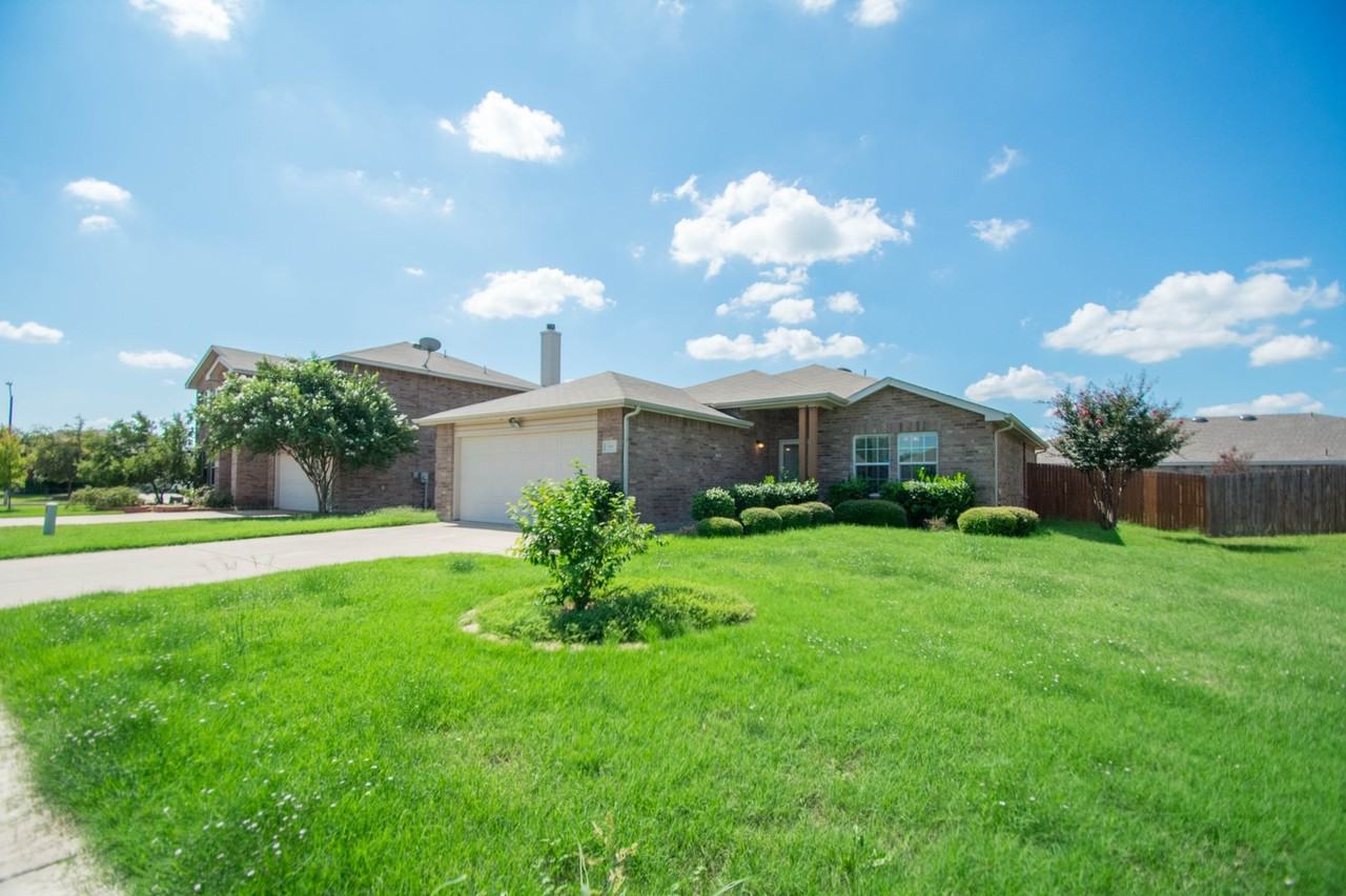 719 Daughters Dr - Photo 2 of 21