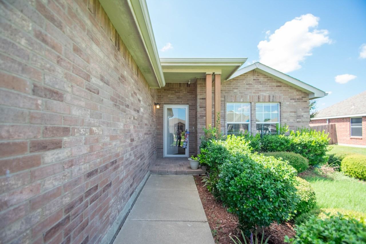 719 Daughters Dr - Photo 3 of 21