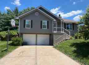 925 Ne Carousel Ln - Photo 1 of 1