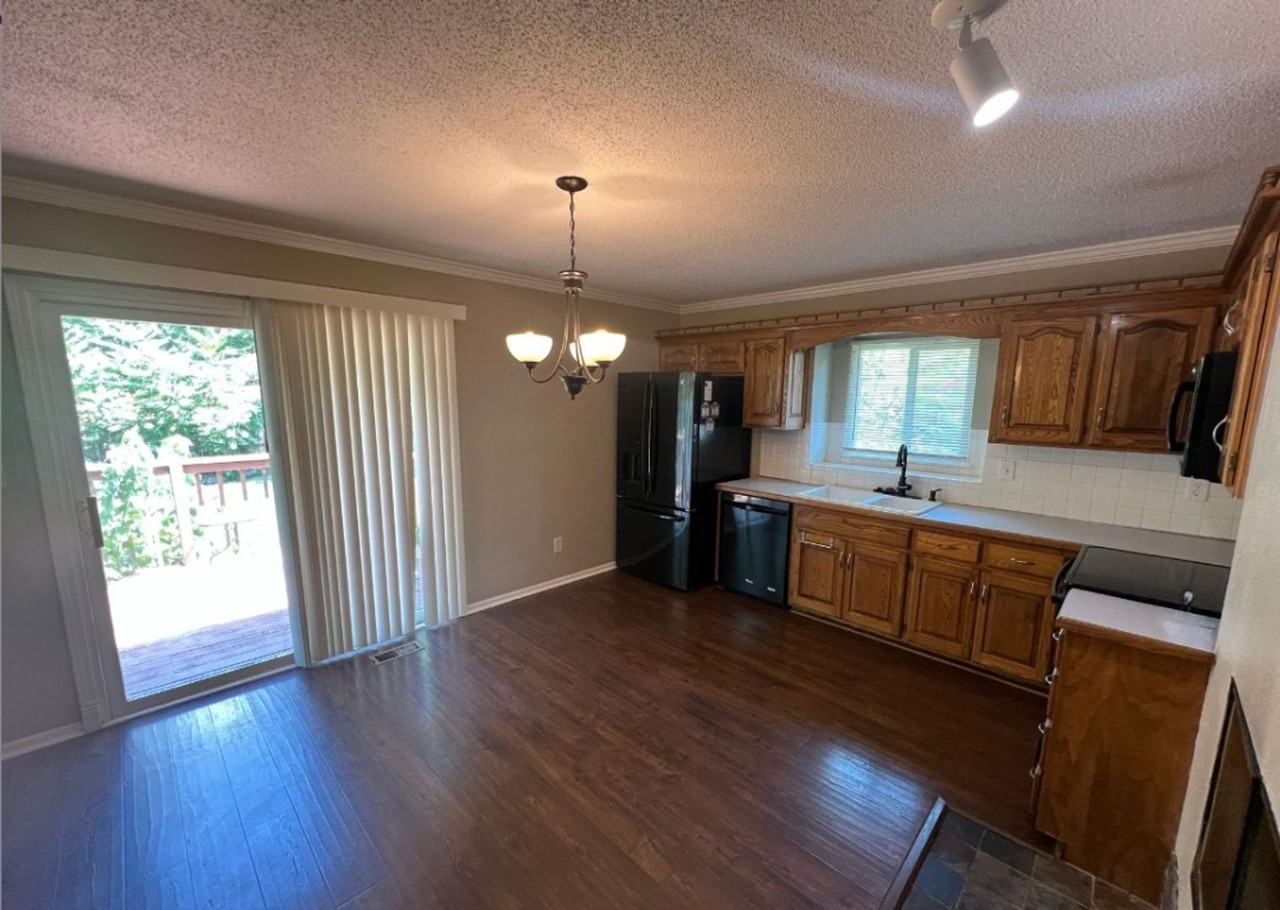 925 Ne Carousel Ln - Photo 4 of 13