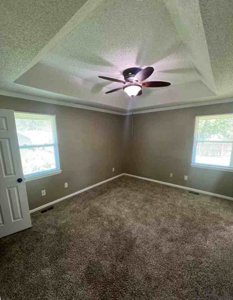 925 Ne Carousel Ln - Photo 5 of 13