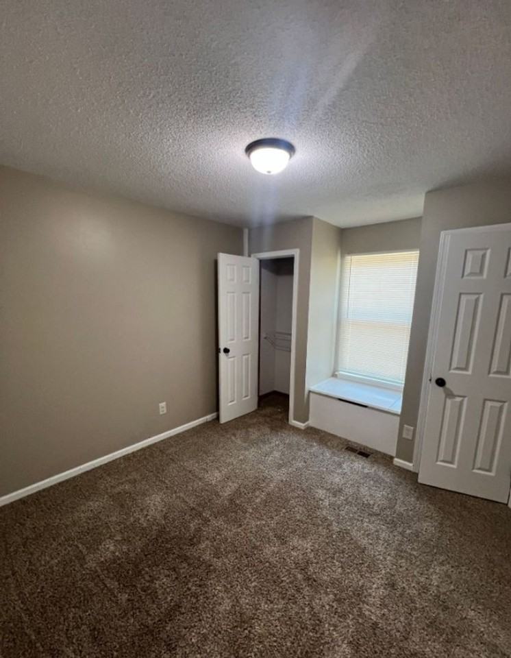 925 Ne Carousel Ln - Photo 7 of 13