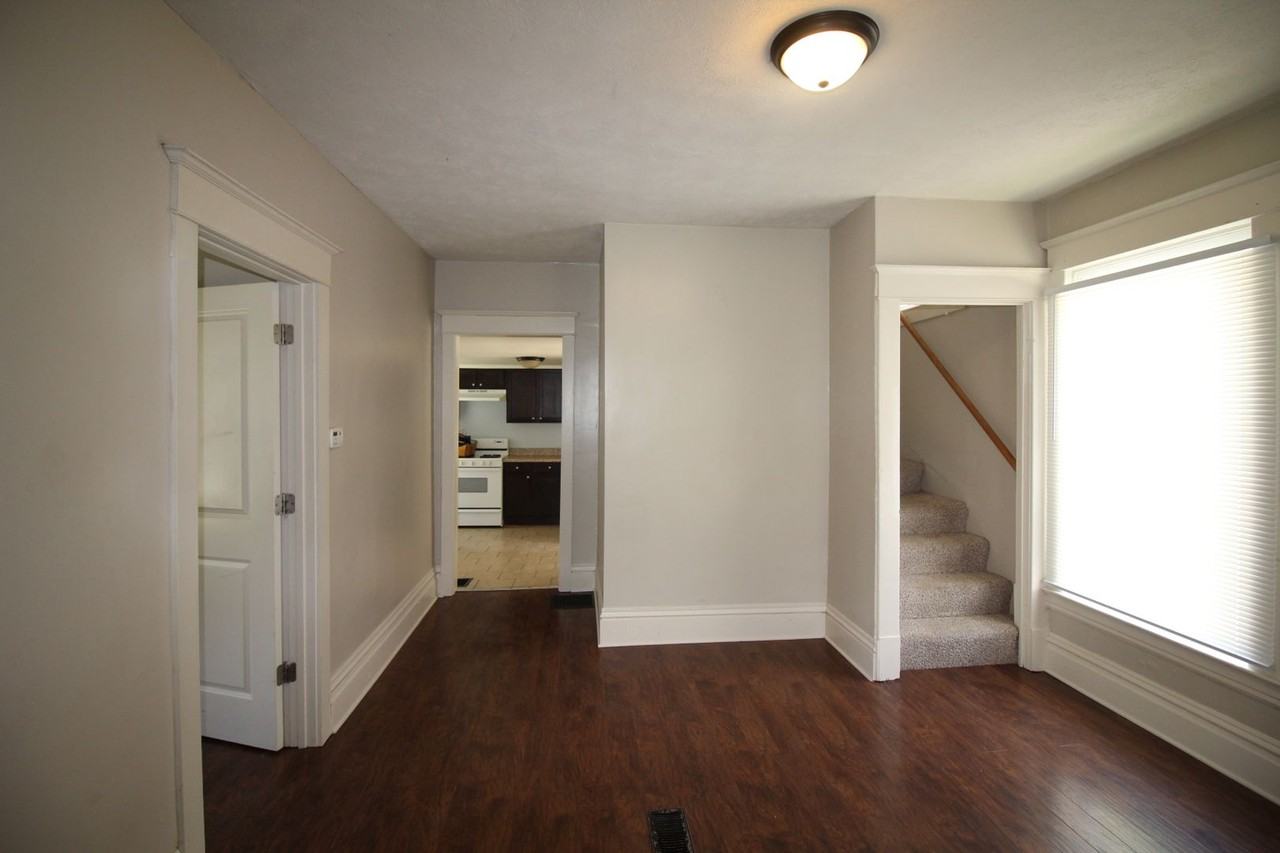 714 Butterworth St Sw - Photo 2 of 20