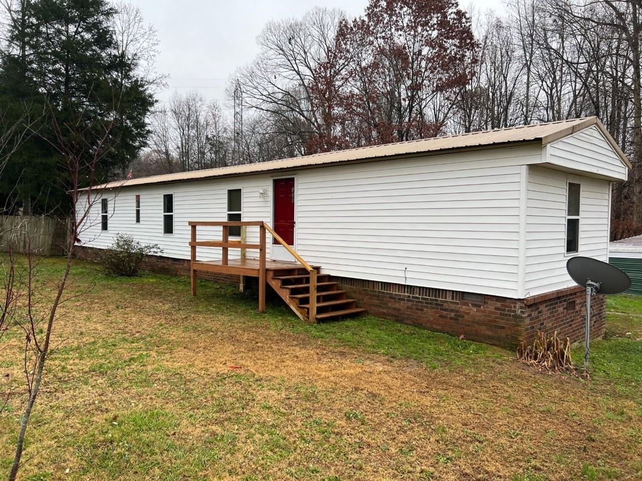 138 Sutton Ct - Photo 2 of 13