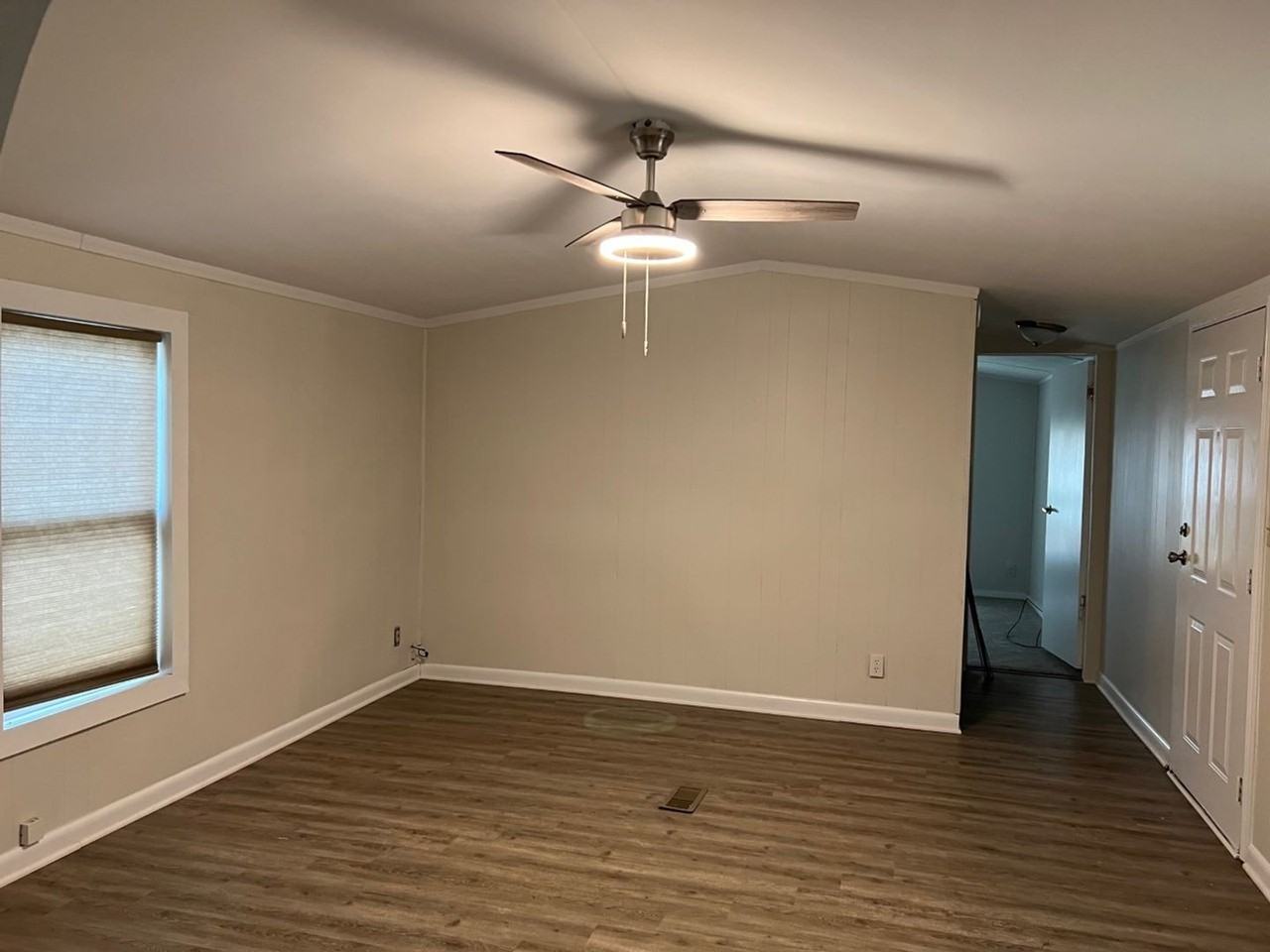 138 Sutton Ct - Photo 3 of 13