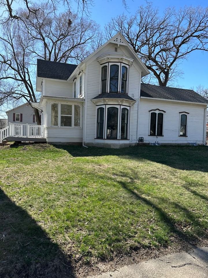 924 5th Ave N - Photo 2 of 15