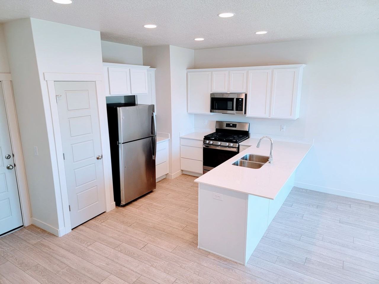 2172 W 1700 S - Photo 2 of 28