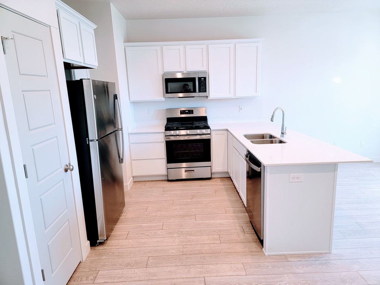 2172 W 1700 S - Photo 3 of 28