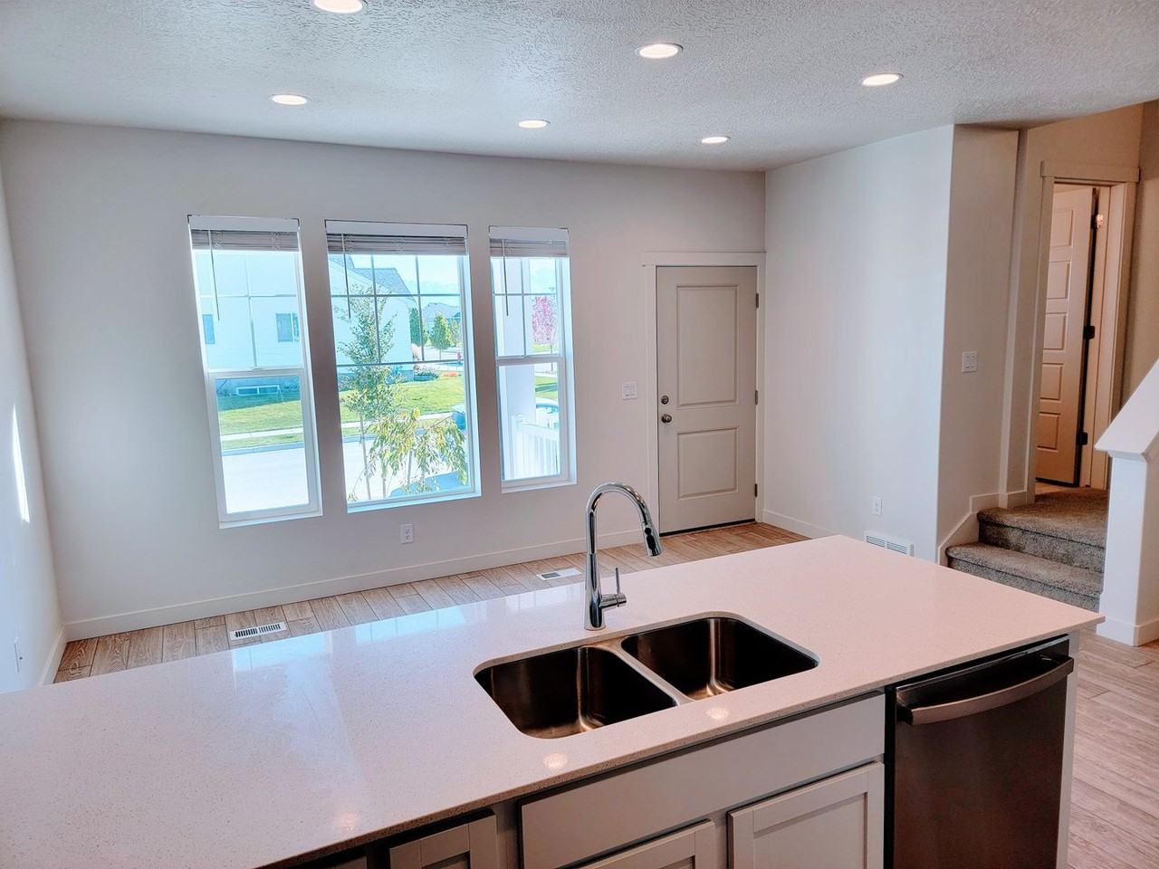 2172 W 1700 S - Photo 6 of 28