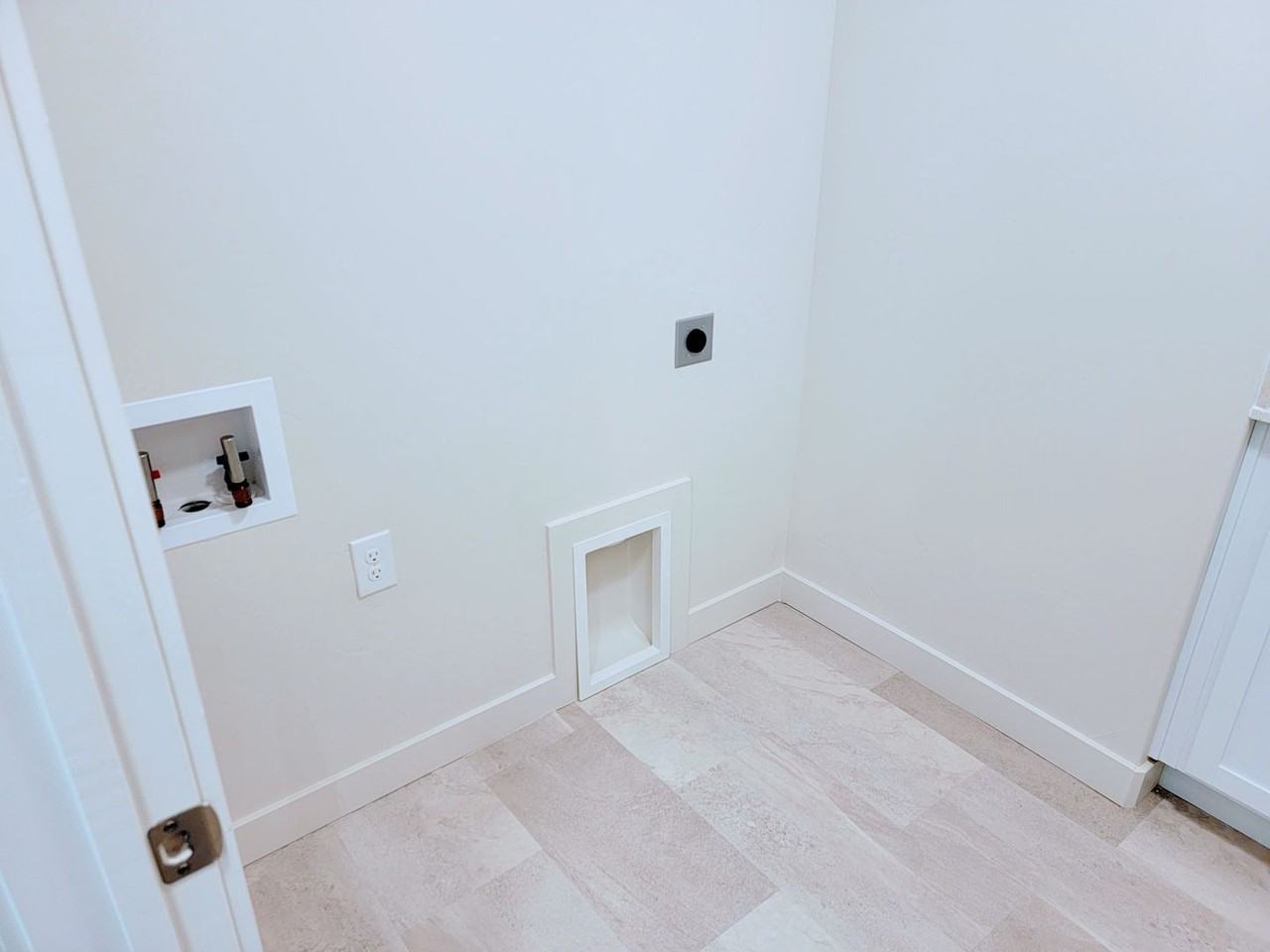 2172 W 1700 S - Photo 7 of 28