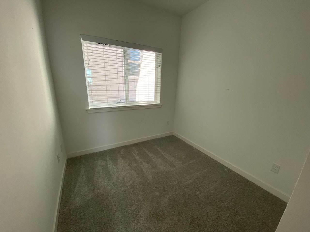 605 Finnegan Way - Photo 4 of 10