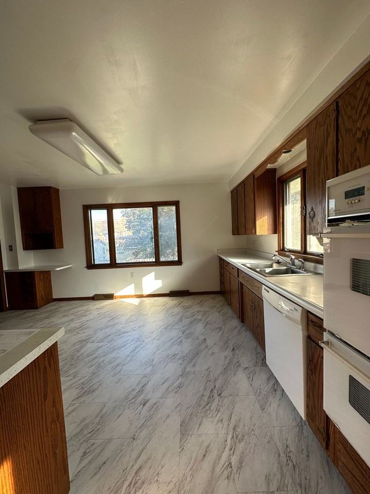 2836 17th Ave Nw - Photo 2 of 10