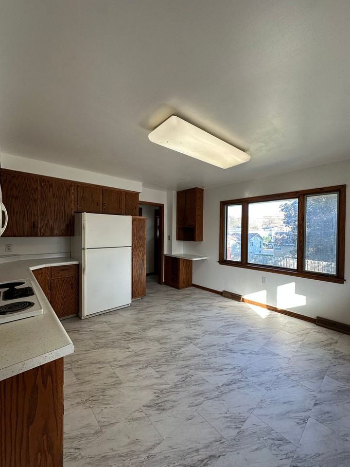 2836 17th Ave Nw - Photo 3 of 10