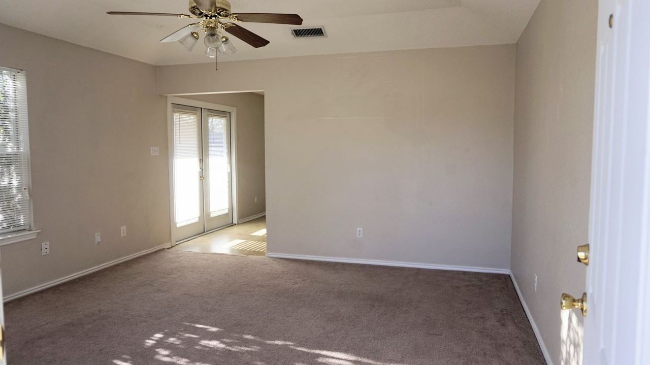 2301 Flintstone Cir - Photo 2 of 26