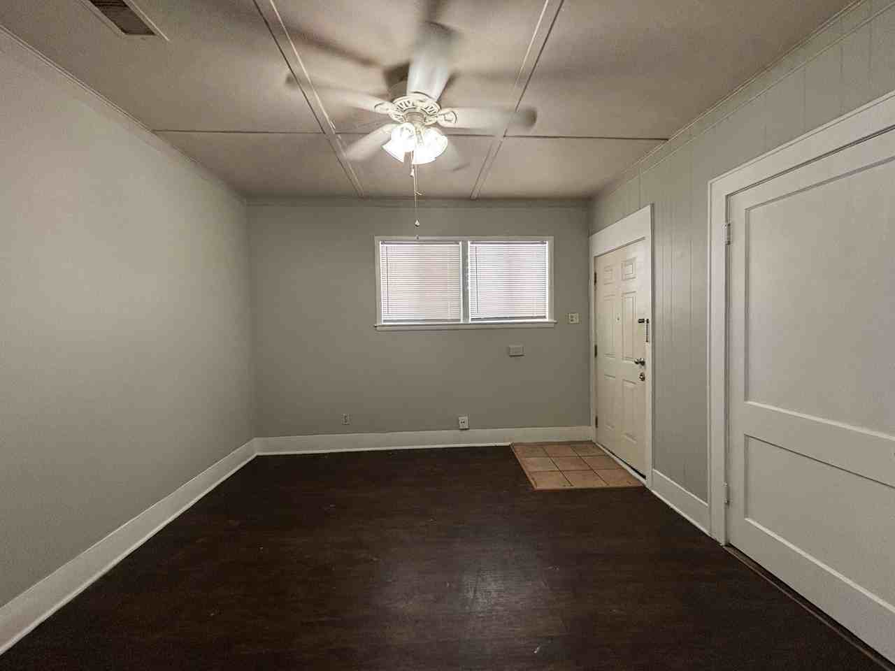 2214 Avenue O 1/2 - Photo 2 of 6