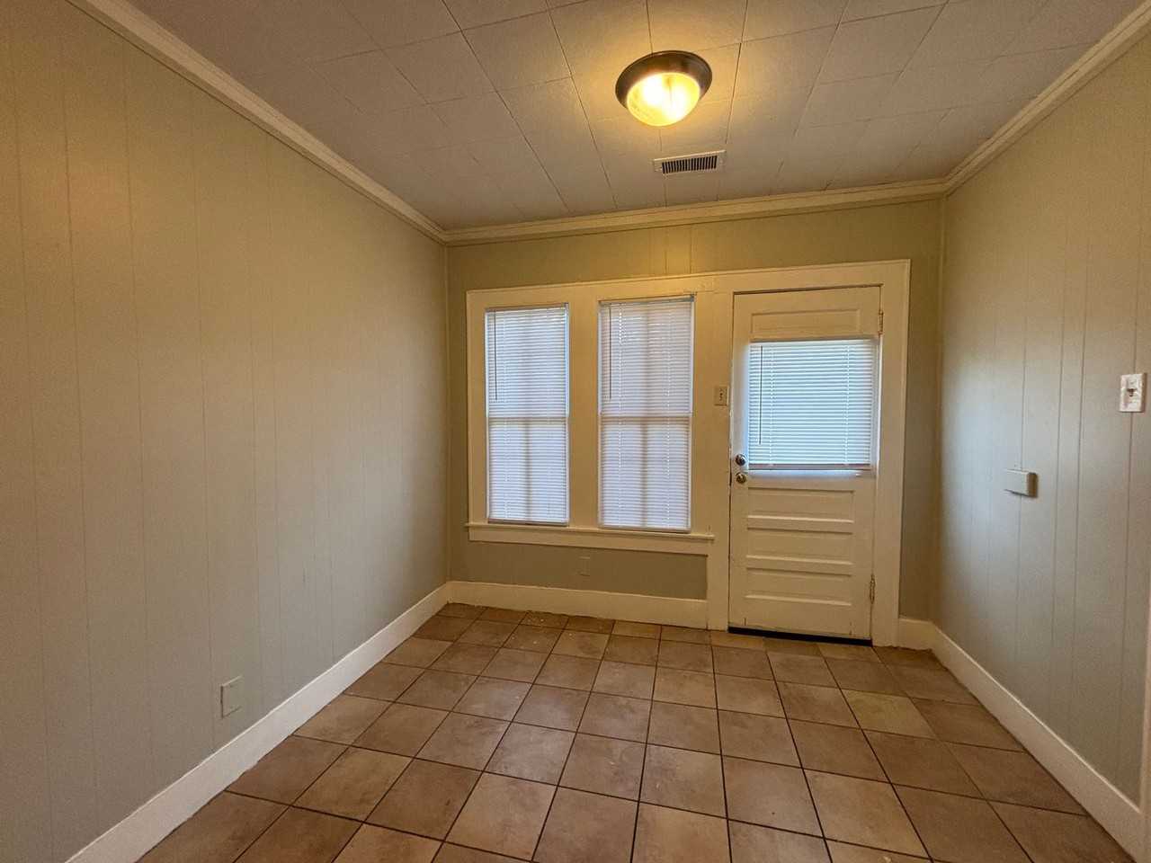 2214 Avenue O 1/2 - Photo 4 of 6