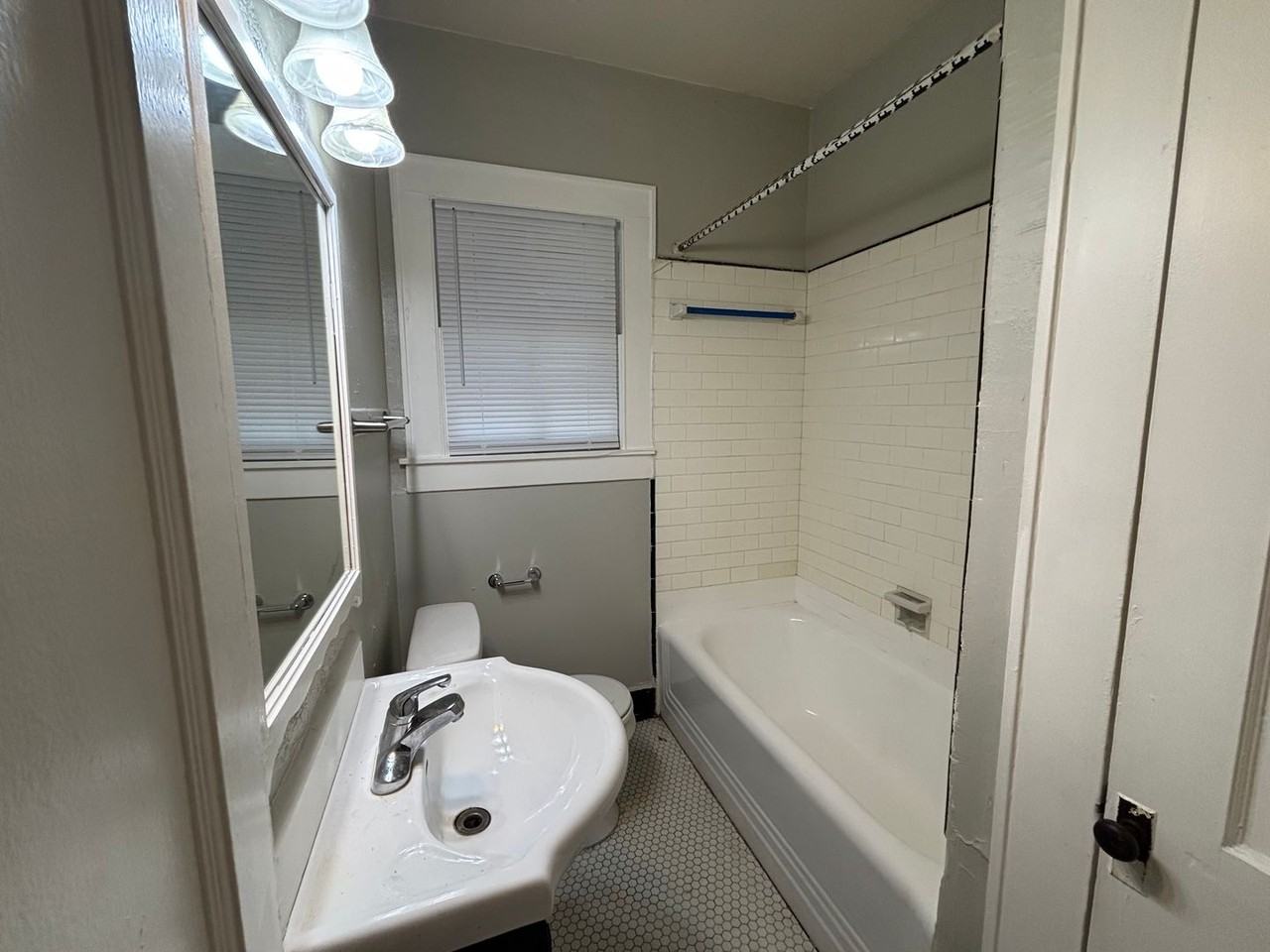 2214 Avenue O 1/2 - Photo 5 of 6