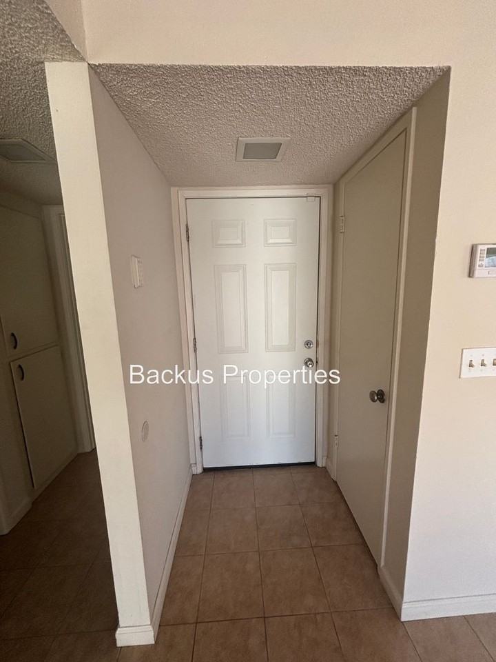 1552 Duran St - Photo 3 of 24