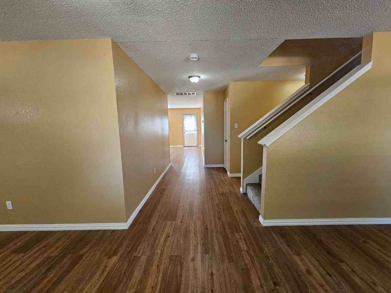 1356 Fox Glenn - Photo 3 of 42