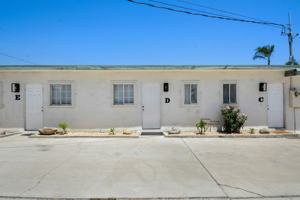featured image of 444 W Foothill Blvd