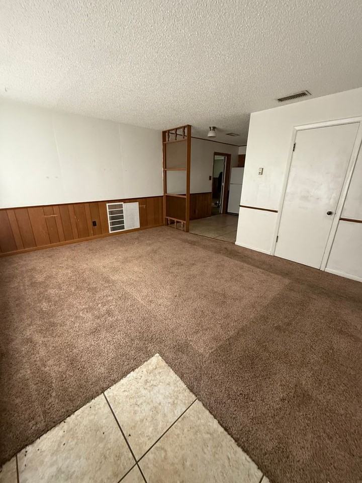 1020 Thrams St - Photo 2 of 11