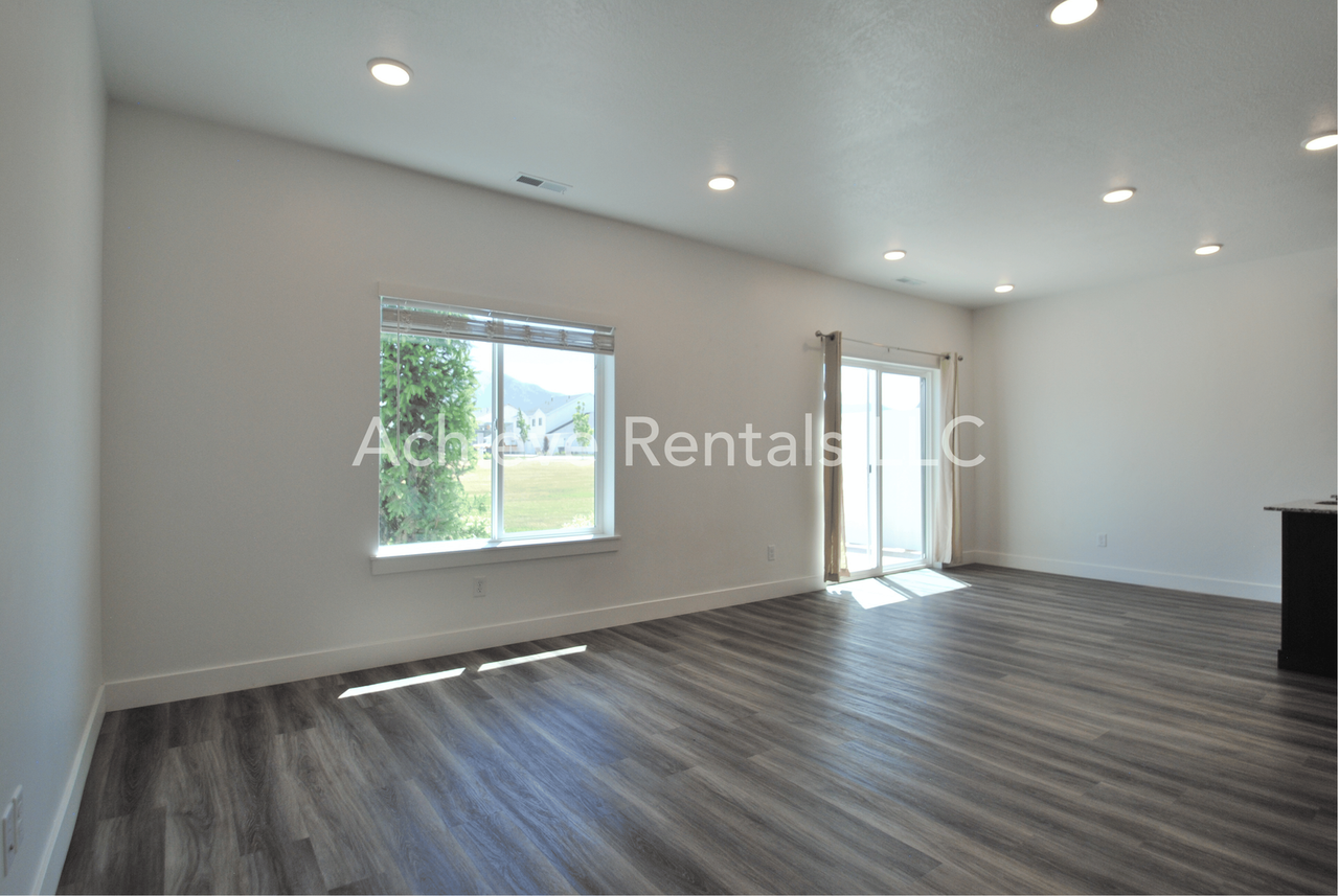 1840 S 1280 W - Photo 3 of 16