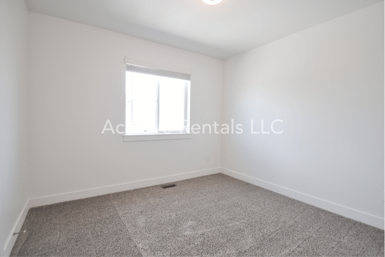 1840 S 1280 W - Photo 6 of 14