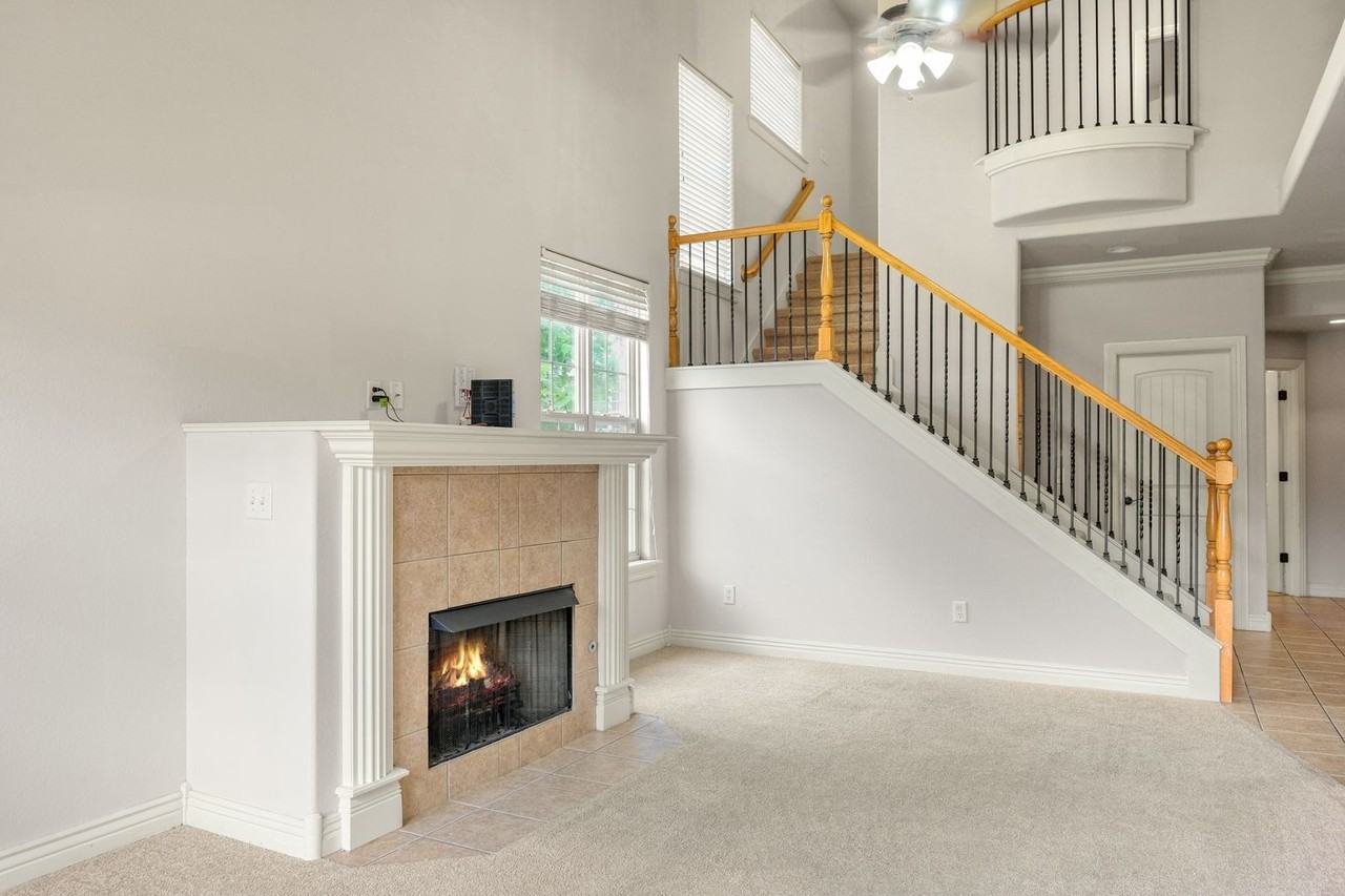 602 Sw Caprington St #2 - Photo 2 of 17