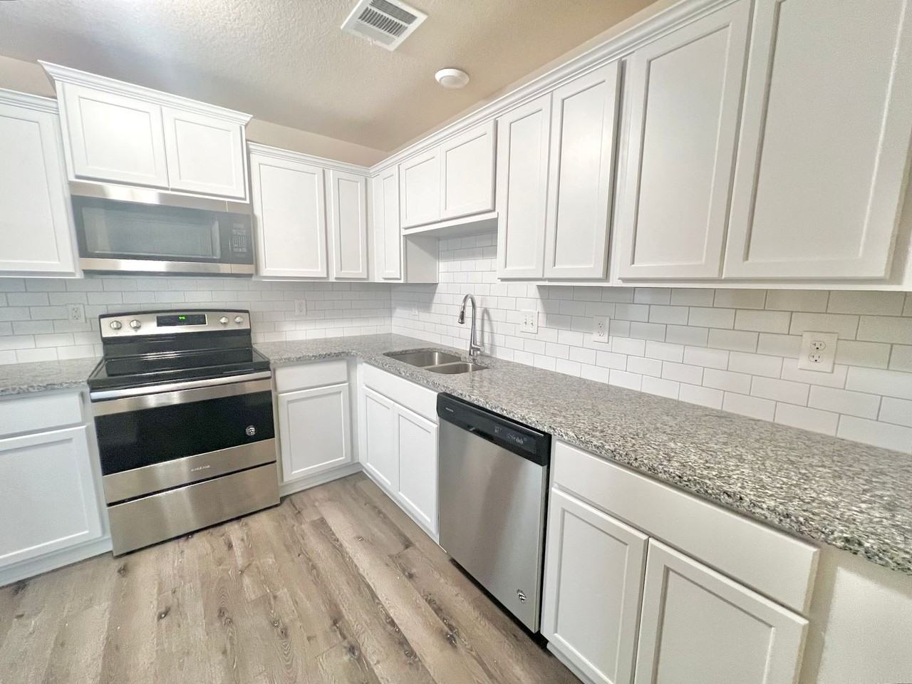 2411 Duntov Dr #B - Photo 2 of 25