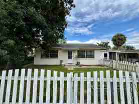 308 N Rockingham Ave - Photo 1 of 1